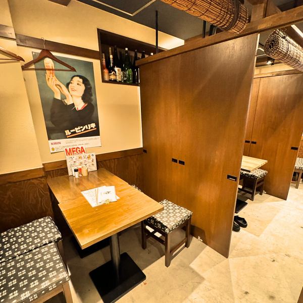「備長炭串屋 わたる 神戸三宮本店」は、仕事帰りにも便利な好立地！30～40名様でフロア貸切OK、テーブル席でゆったり宴会を楽しめます。備長炭で焼き上げる本格串焼きと、昼飲みも可能な活気ある空間が魅力。大人数での飲み会や各種ご宴会にぜひご利用ください。ご予約をお待ちしております！