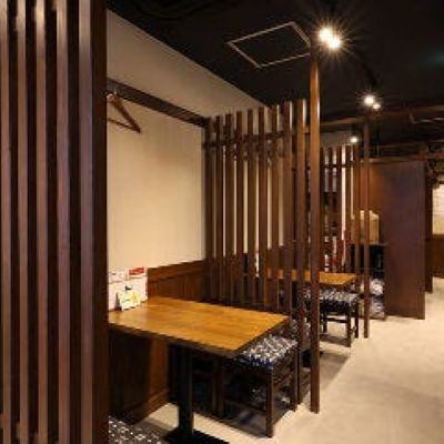 「備長炭串屋 わたる 神戸三宮本店」で特別な宴会を。備長炭で焼き上げる本格串焼きは、女子会やコンパ、接待にも最適です。落ち着いた空間で、いつもと違う上質な食事会を楽しみませんか？人気店のためご予約はお早めに！飲み放題付コースも充実。三宮での歓送迎会など、各種ご宴会にぜひご利用ください。