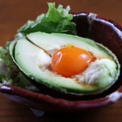 アボカド月見醤油漬け