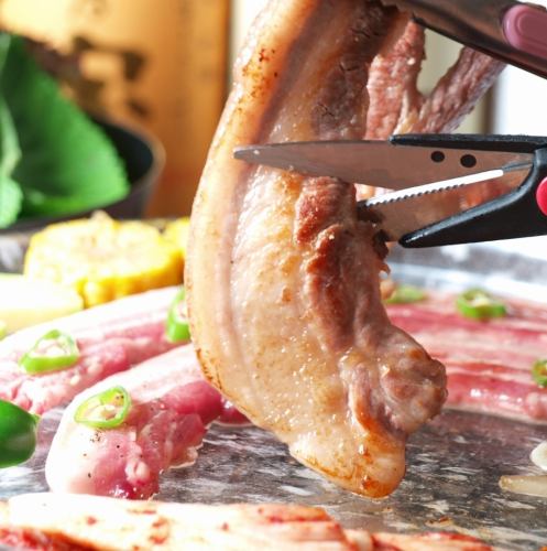 Crispy and juicy ♪ Please enjoy the crystal samgyeopsal filled with the delicious taste of pork!