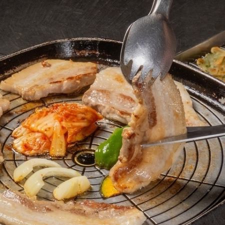 Enjoy to your heart's content with a large group ★ Student-only [Samgyeopsal] 120-minute all-you-can-drink course for 3,900 yen (tax included)