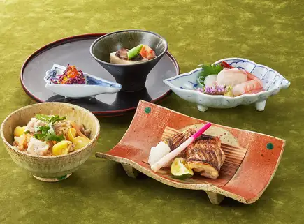 Lunchtime Kaiseki Course (September & October): ¥6,600 per person