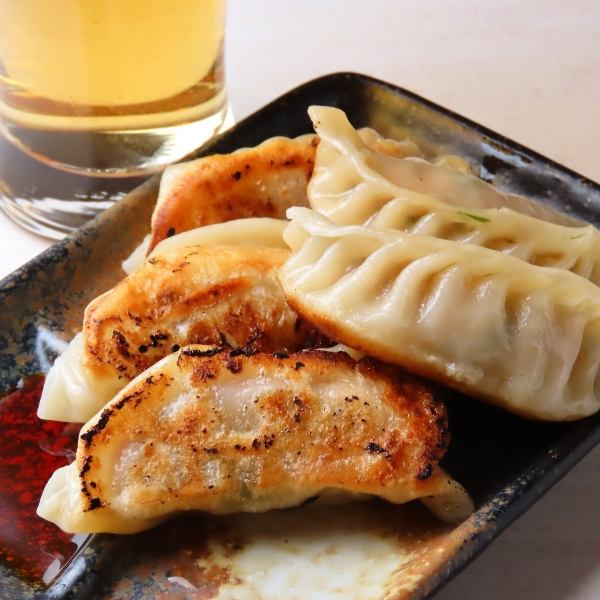 3種の自家製イレブン餃子「プレーン餃子」「まるごと大葉餃子」「桜姫鶏餃子」