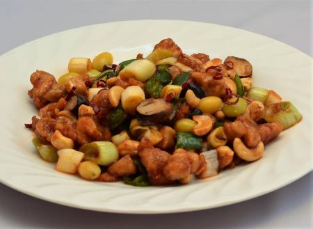 Spicy stir-fried chicken and nuts Regular / Half