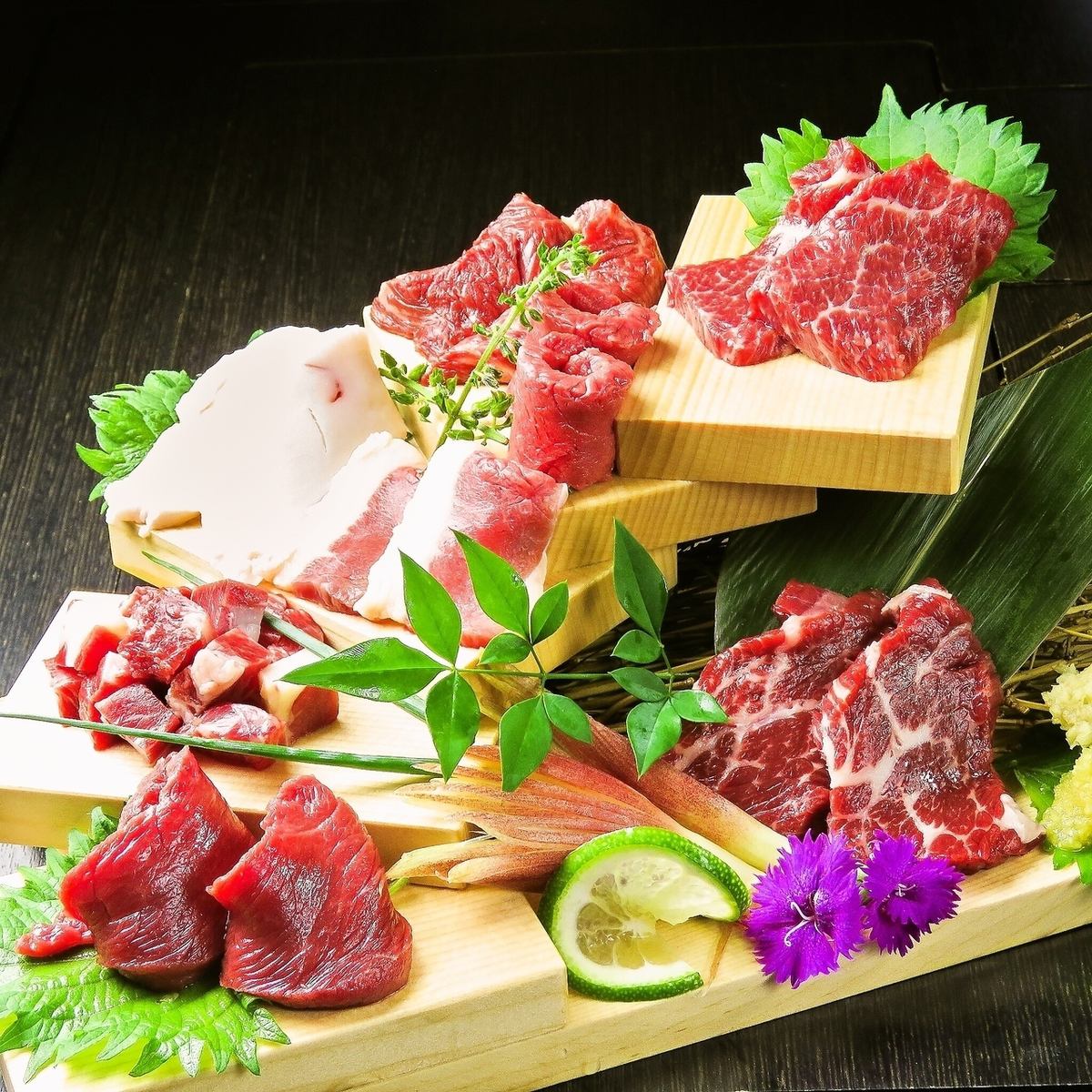 A horse meat specialty store where you can enjoy fresh horse meat from Kumamoto Prefecture! You can also enjoy yukhoe, horse sashimi, yakiniku, and hot pot★