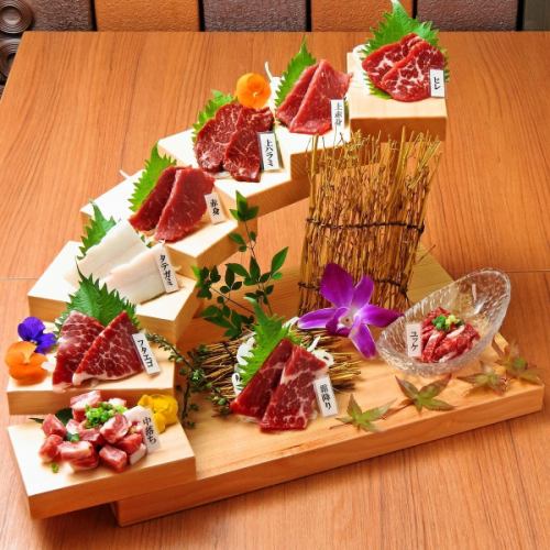 Enjoy horse meat dishes in a relaxing Japanese-style private room...