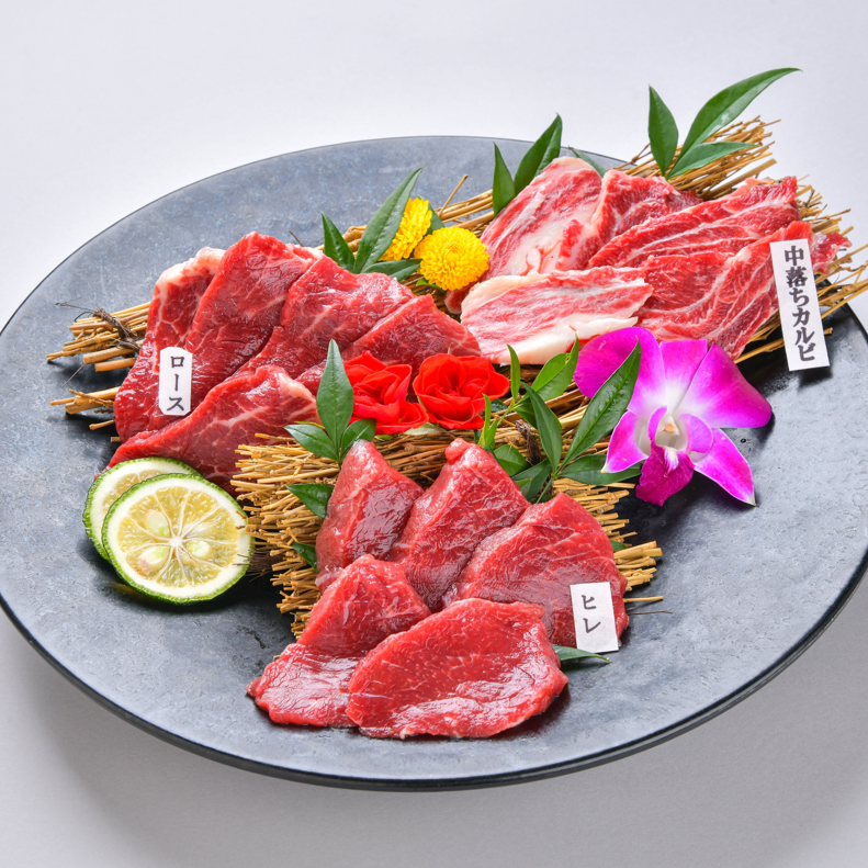 熊本の提携牧場から直送の最高級馬肉のみを使用しています。