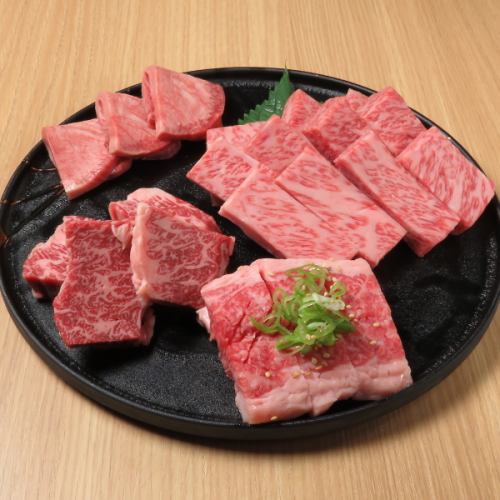 We purchase an entire Kuroge Wagyu cow and serve it to our customers in the best condition!