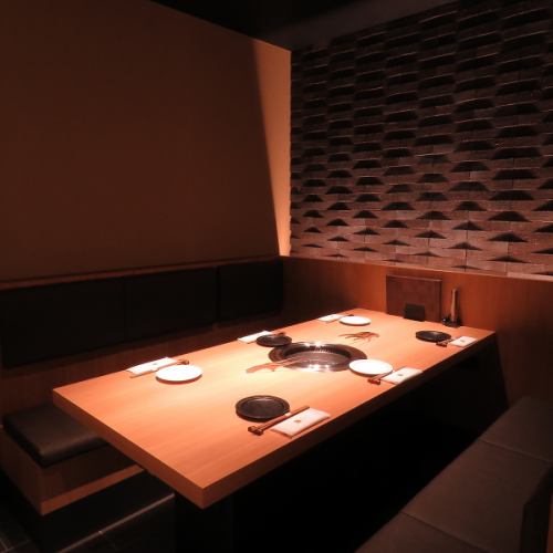 我們是一家專營黑毛和牛烤肉的餐廳,我們採購整頭牛!我們也提供外帶肉類!請來電訂購!