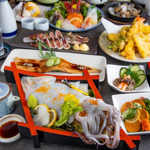 伊勢海老の姿造りや刺し盛りや有名寿司職人が握る特上握り寿司など全てが高クオリティな逸品料理の数々。