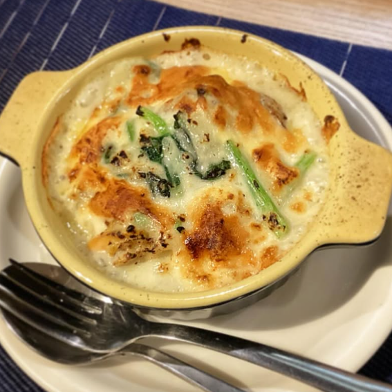 グラタン〈新じゃが、帆立、ほうれん草〉