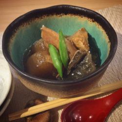 A Japanese dish and winter staple: Yellowtail and Daikon