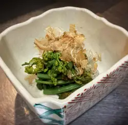燙過的蕨菜