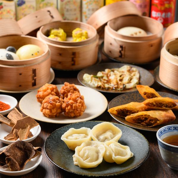 We offer a total of 8 types of dim sum dishes.