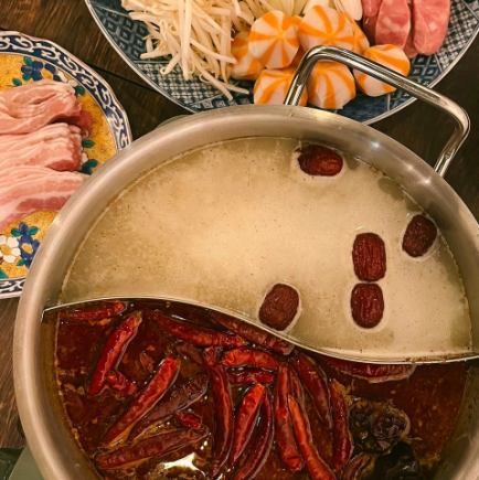 【동계 한정!화냄비 코스】◆무제한 음료 마사지◆마마루 스프&백탕 스프의 화나베〈13종류 재료+〆면〉