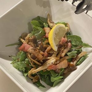 Spinach and Mushroom Crunchy Bacon Salad