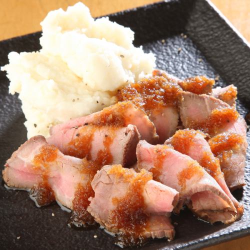 お肉のうまみが溢れ出す！マッシュポテトとも相性抜群◎【ローストビーフ】