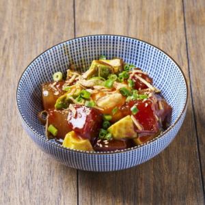 近海マグロのポキ風ユッケ