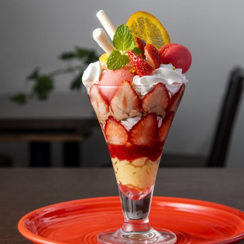 [Very popular dessert] When in doubt, try this! SYOCA★parfait with plenty of seasonal fruits