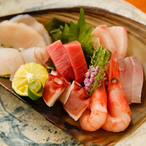 Assorted sashimi