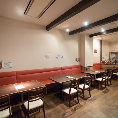 落ち着いた雰囲気の当店でゆったりとお過ごしください