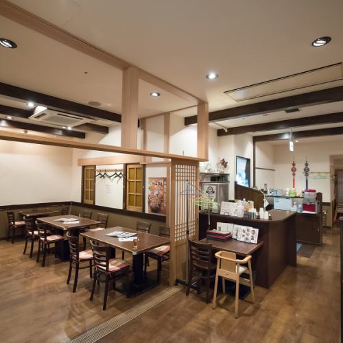 落ち着いた雰囲気の店内