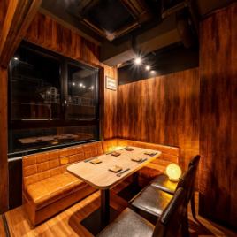 【4名様個室】扉付き完全個室の落ち着いた雰囲気◎シーンを選ばずお使いいただける人気のお席◎※お席の写真はイメージになります。