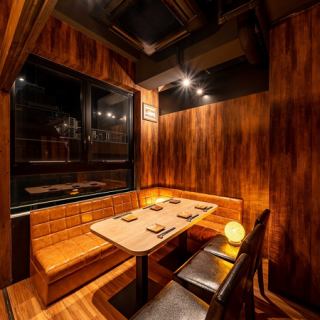【4名様個室】扉付き完全個室の落ち着いた雰囲気◎シーンを選ばずお使いいただける人気のお席◎※お席の写真はイメージになります。