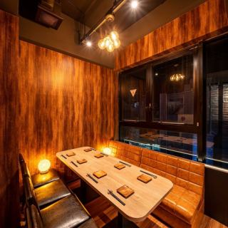 【6~8名様個室】広々とした空間で様々なシーンに対応◎仲間内や学生同士のガッツリ宴会にもピッタリ★満足間違い無しの各種食べ飲み放題をご堪能ください！！※お席の写真はイメージになります。