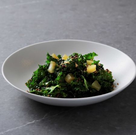 Kale and quinoa salad with Aomori SDGs apple compote