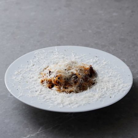 Enjoy the chunky texture of Aomori shorthorn beef bolognese