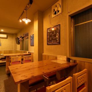 4名様テーブルは2つご用意！つなげて最大10名様までOK◎