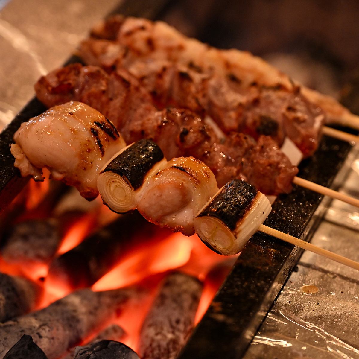 我們提供廚師精心挑選的豐富菜餚。如果您想在郡山站前小酌一杯或舉辦派對，歡迎來到佐藤商店。