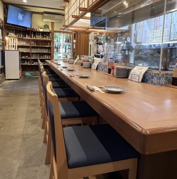 [Counter seats] You can see the dynamic cooking scene right in front of you. Single guests are also very welcome! If you are interested, please use this seat ☆ You may be able to communicate with the owner a lot!?