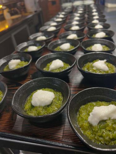 Online reservations are coming in steadily!

As the weather gets warmer, more inquiries are made.

"Can I buy the T-shirt you're wearing? No, no, take off the one you're wearing now."

Our staff tells us that they receive many inquiries like this, but the chef is also holding back, so we ask our customers to hold back as well.

"That's fine, just wait a moment."

Any bad staff who say that should come to me right away.

"General, take off your T-shirt! It's sold."

But I'll take my T-shirt, so you'd better not do that.

Also, this kind of information is shared with staff more quickly than at work, and when seeing customers off, they look at me and think, "The guy in the T-shirt."

Another thing you should not do is to chew the grilled stingray fin a few times, as it is difficult to eat.I've received some inquiries like this, but if you're okay with me, that's fine.

When you leave, you will be seen off by the "Stingray Fin Man."

They really care about their staff, so although some people do take photos without permission, please refrain from doing so.

My girls are pretty scary 😨

#Robatayaki Asai #Suzu City #Izakaya #Draft Beer #Sake