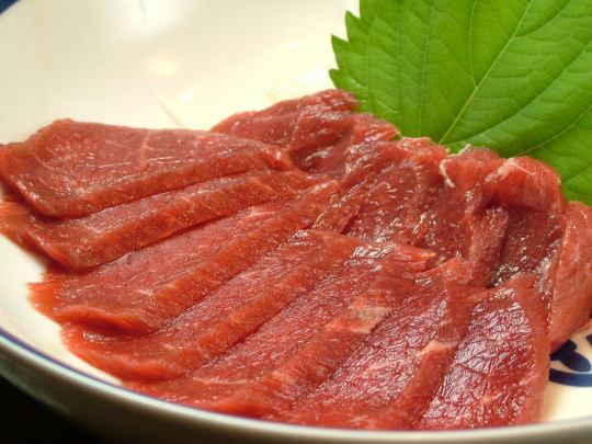 Kumamoto specialty horse sashimi
