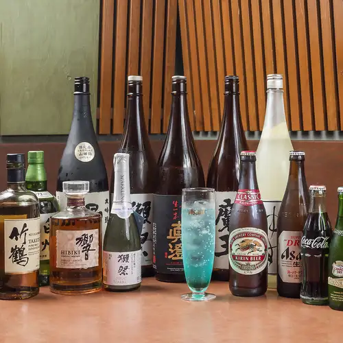 銘酒や旬の果実酒がズラリ