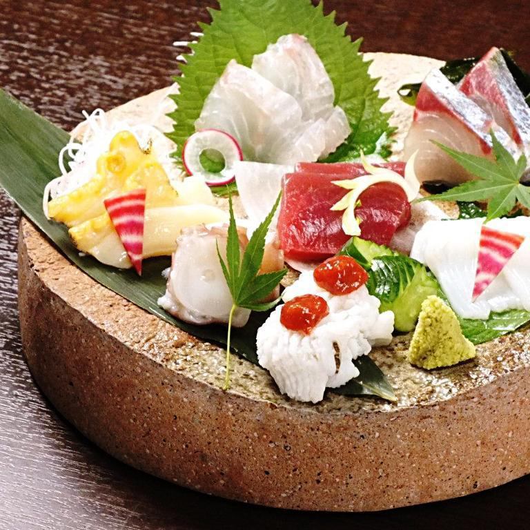 It is a sashimi of fresh seasonal fish that we purchase every day!