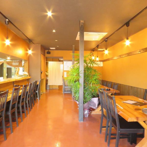 【お一人様大歓迎！カウンター席有り】お1人でのご来店も充分にご堪能いただけます！調理場が目の前のカウンター席なので、出来立てを頂ける贅沢が味わえます！倉敷駅徒歩5分で立ち寄りやすい立地♪お仕事帰りのお食事にふらっといかがですか？その日に店主自ら市場で直接仕入れた新鮮なお魚を、ゆっくりお楽しみください！