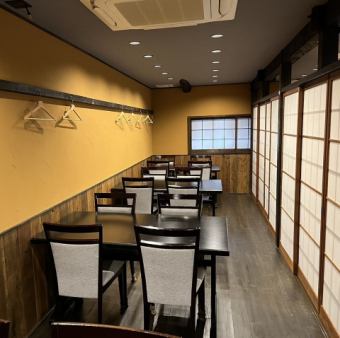 【二楼餐桌】二楼餐桌非常适合团体用餐，最多可容纳30人。