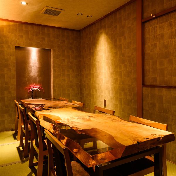 結納や顔合わせは両家が揃う大切な会。映像とお料理がマッチしたコースを堪能すれば、より良い思い出になるのでは?デートや記念日などにも最適です。素敵な思いで作りに是非ご利用ください