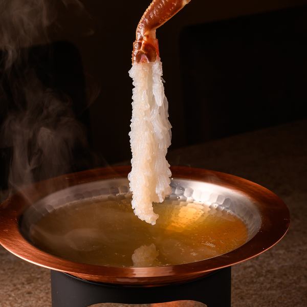 蟹をメインとしたコース料理をご提供しております。