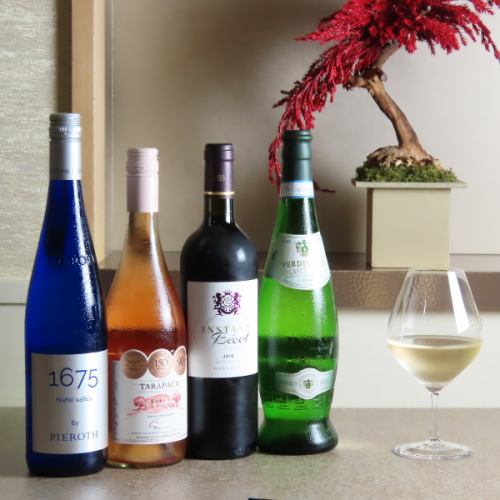 게와 와인 페어링을 즐겨 보십시오.