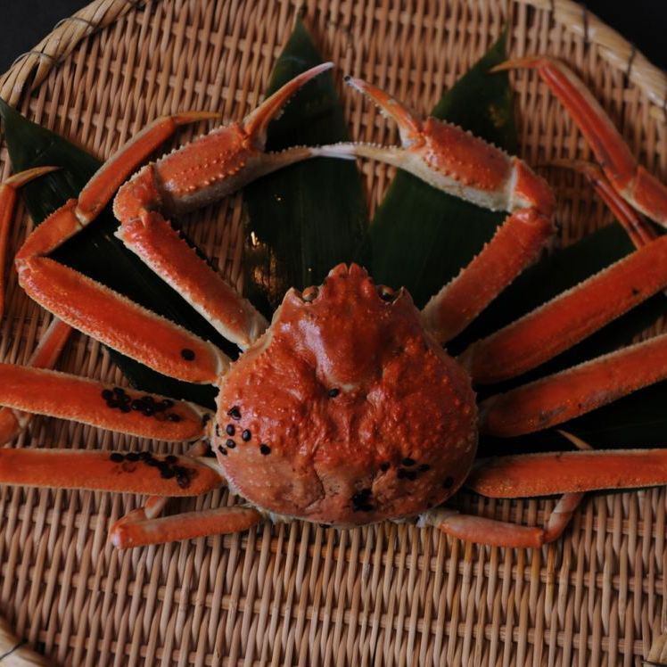 なかなかお目にかかれない、鮮度抜群の蟹を贅沢に!
