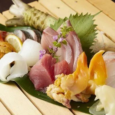 Assortment of three types of sashimi