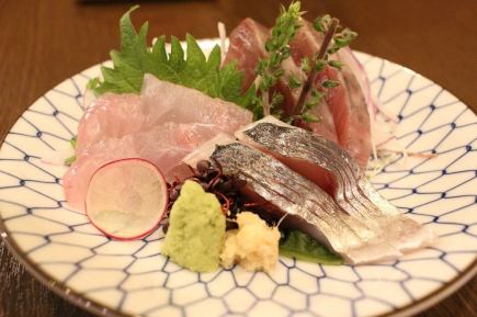 Sake and sashimi set