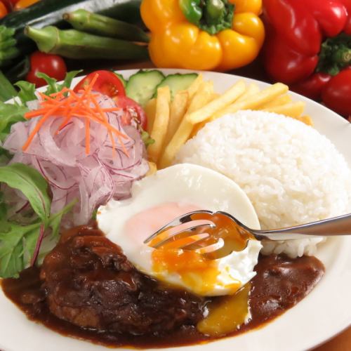 A juicy hamburg steak with plenty of demi-glace sauce! Topped with soft-boiled egg♪ [Loco Moco 1,350 JPY (incl. tax)]
