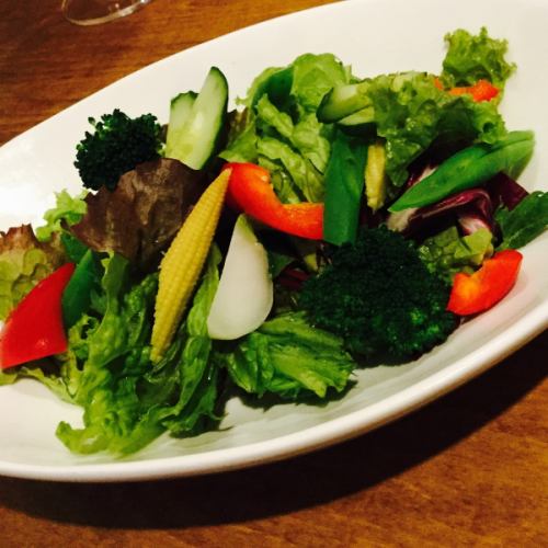 季節野菜のグリーンサラダ(自家製人参ドレッシング)