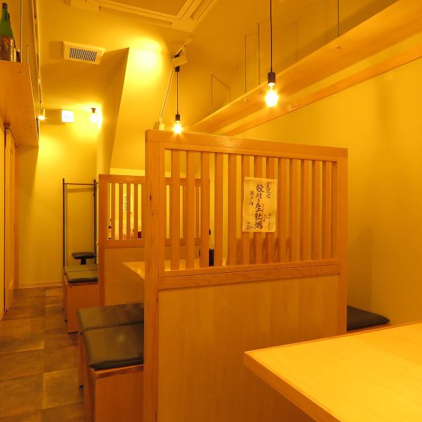 [Inside the store] Partitions are also installed on each table.We can guide up to 12 people ♪ We will make seats according to the number of people from 2 to medium.