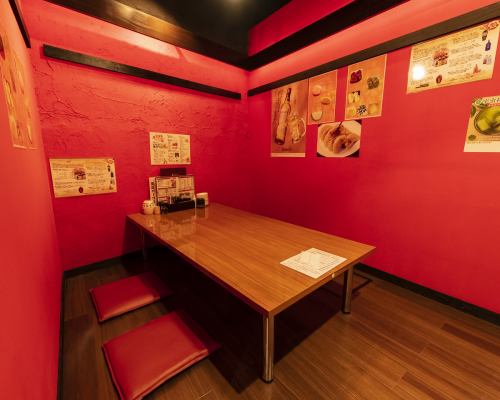 Private room seats for tatami rooms that can be used by around 20 people
